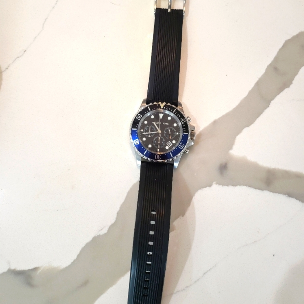 Michael Kors Submariner Batman - Picture 2 of 6